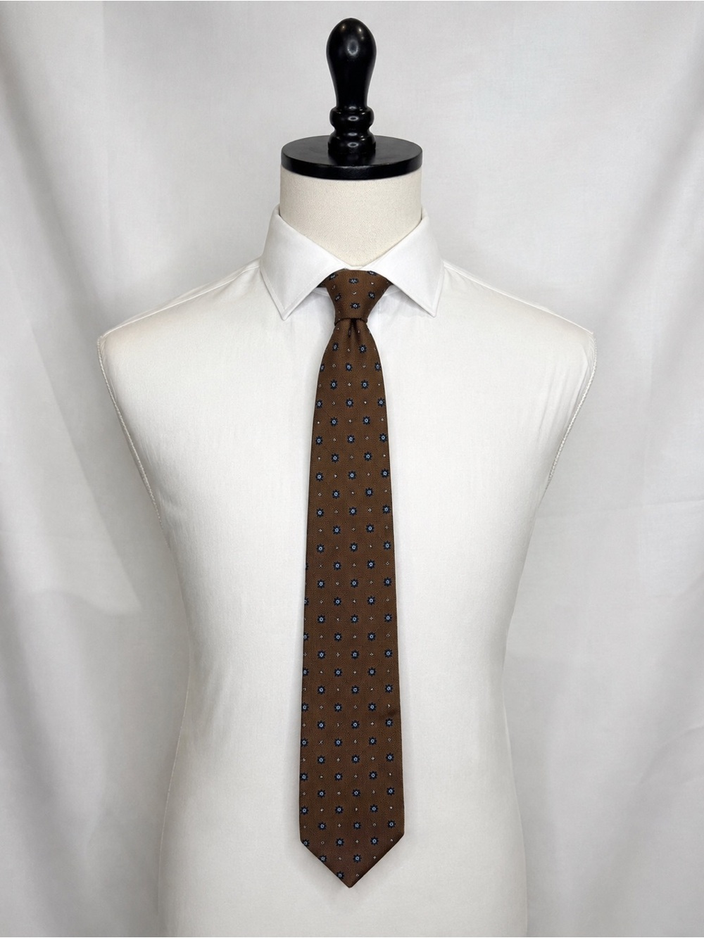 Dellacroce Men’s Silk Tie Brown Blue Medallion Made in Italy 100% Silk 59”